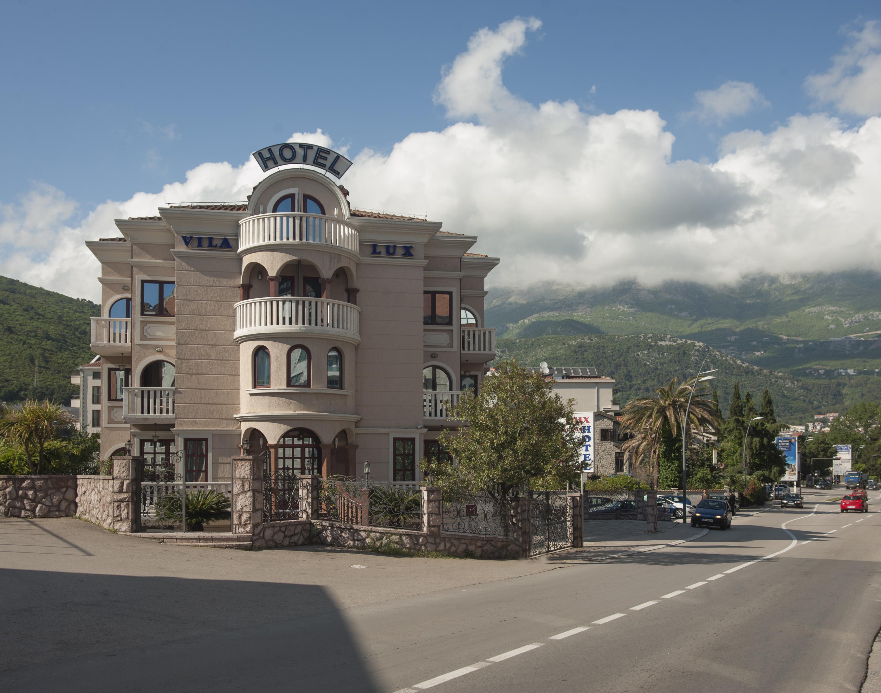 Lux Hotel 3*