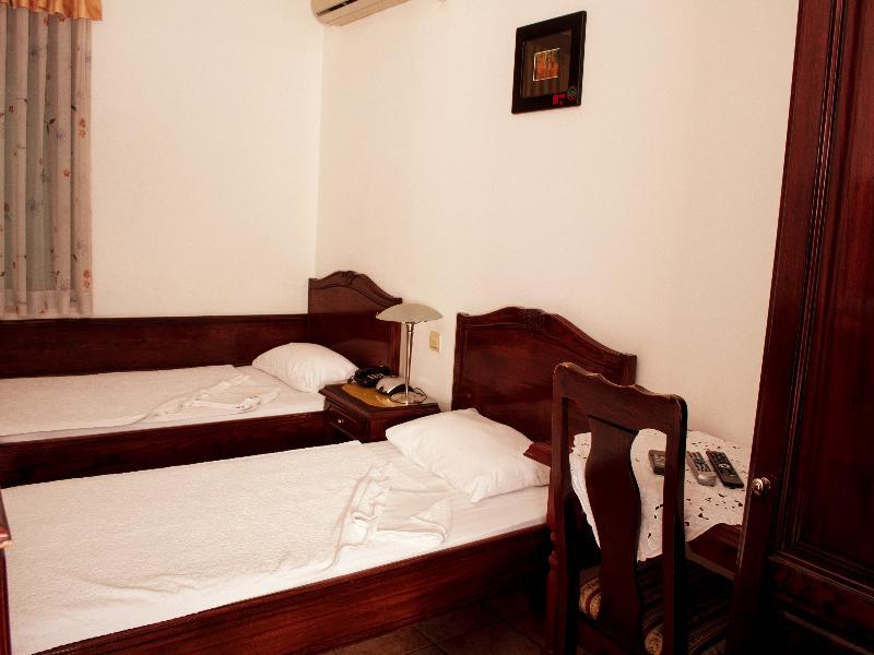 Lux Hotel 3*