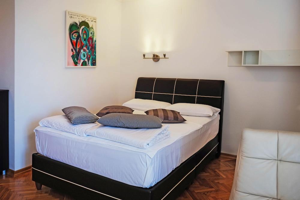 Lux Hotell 3*